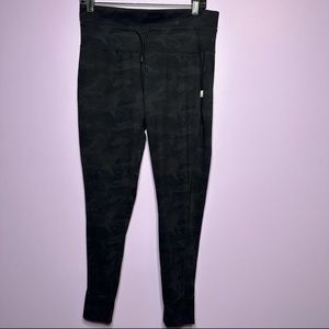 Vuori Drawstring Legging Black Camo Women’s XL